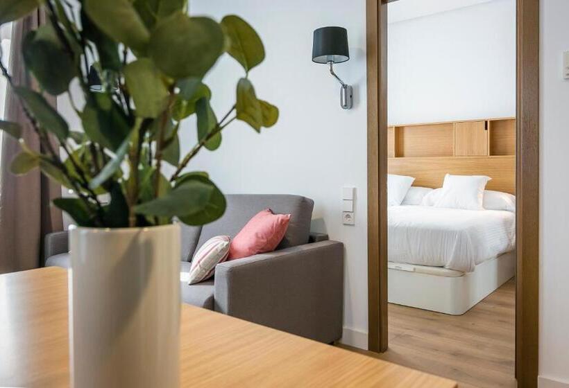 1 Bedroom Penthouse Apartment, Aquitania Home Suites