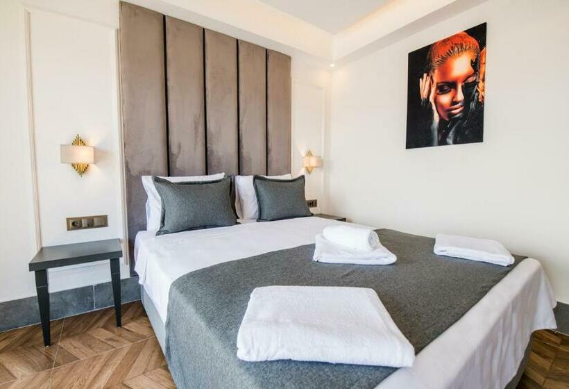 Номер Deluxe Вид на Море Боковой, Fly Inn