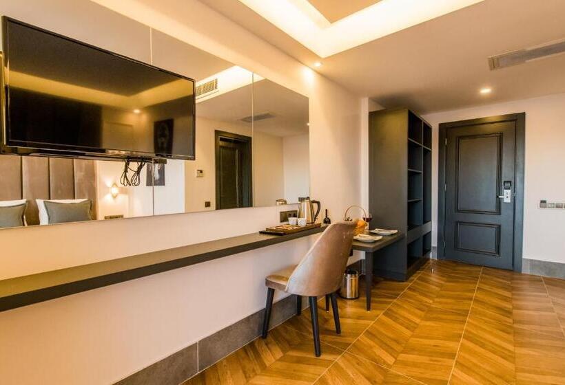 Трехместный Номер Deluxe, Fly Inn