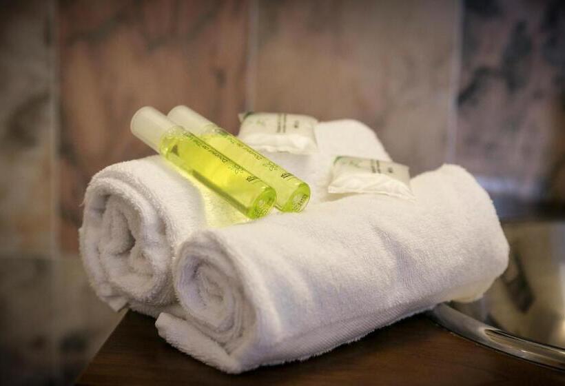 Номер Комфорт, Brit Hotel Rennes Le Castel