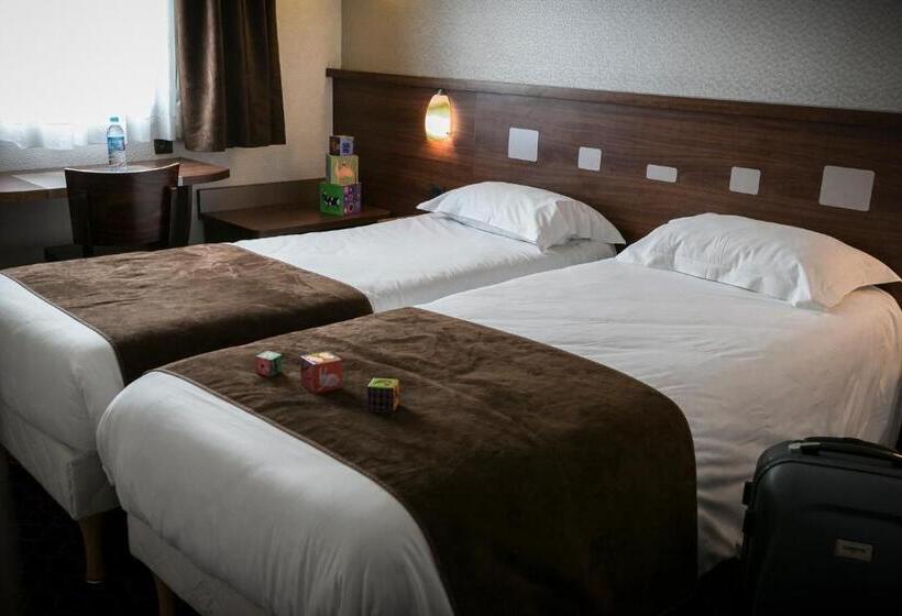 Номер Стандарт Трехместный, Brit Hotel Rennes Le Castel