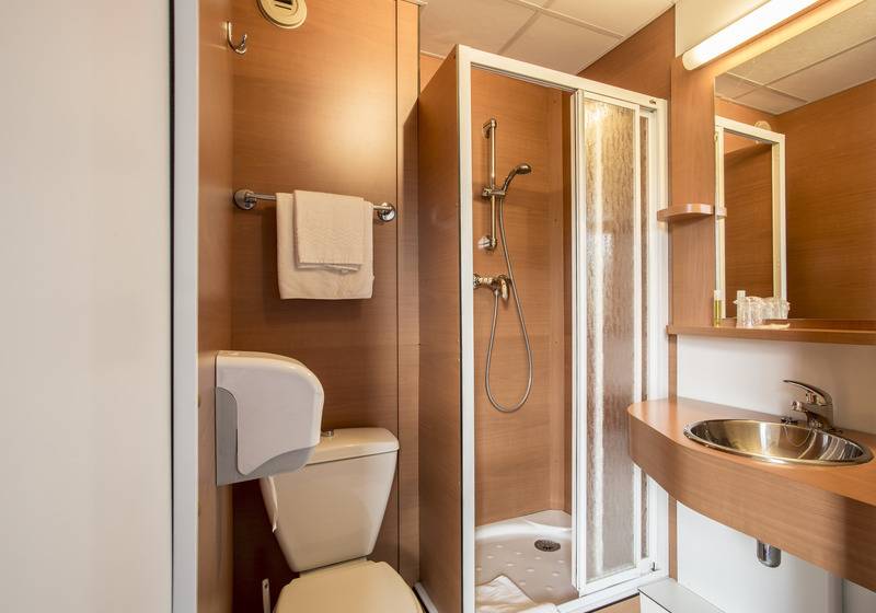 Номер Комфорт, Brit Hotel Rennes Le Castel