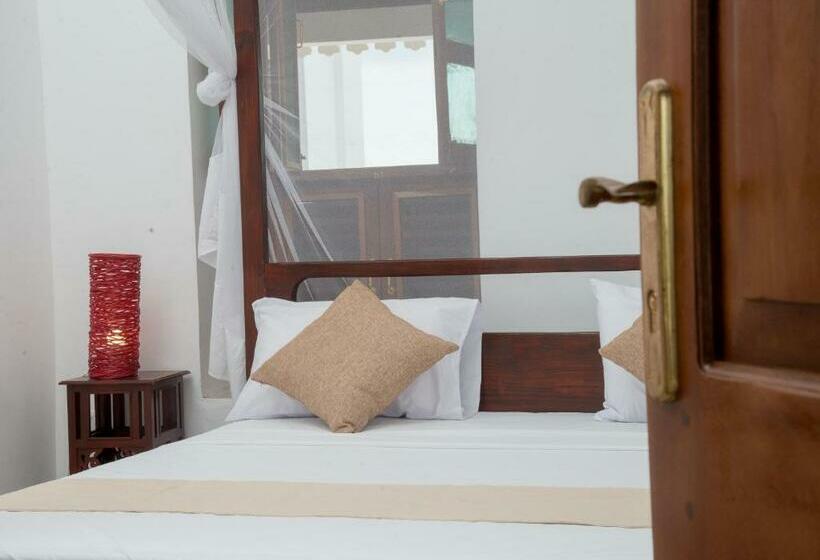 اتاق لوکس با چشم‌انداز دریا, The Manor House By Sansi