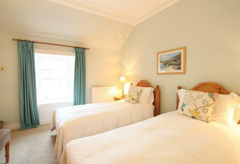 غرفة قياسية مطلّة علي الحديقة, The Colonsay