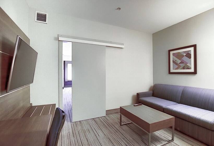 スイート, Holiday Inn Express Airport Calgary, An Ihg