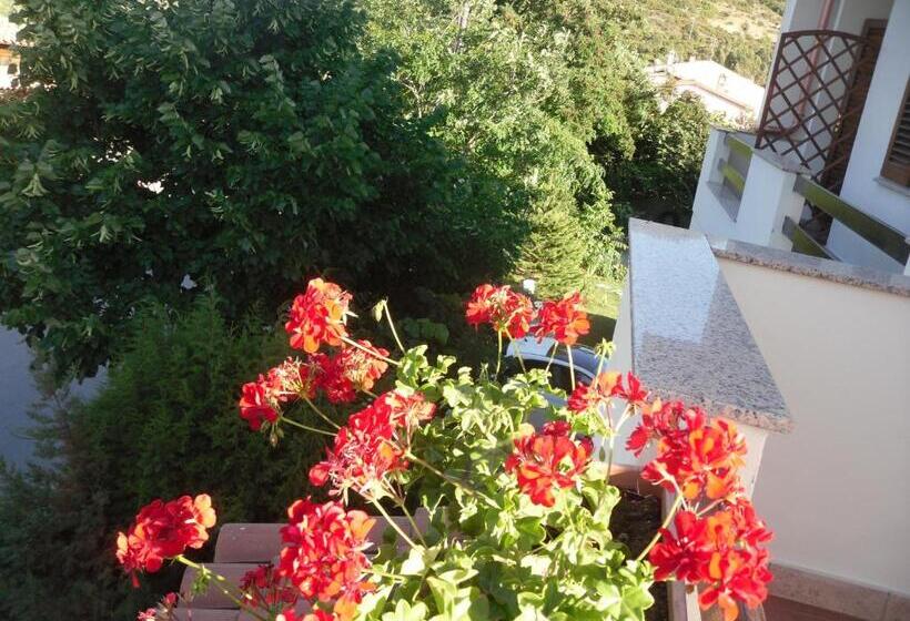 Номер Deluxe, La Ginestra Chia B&b
