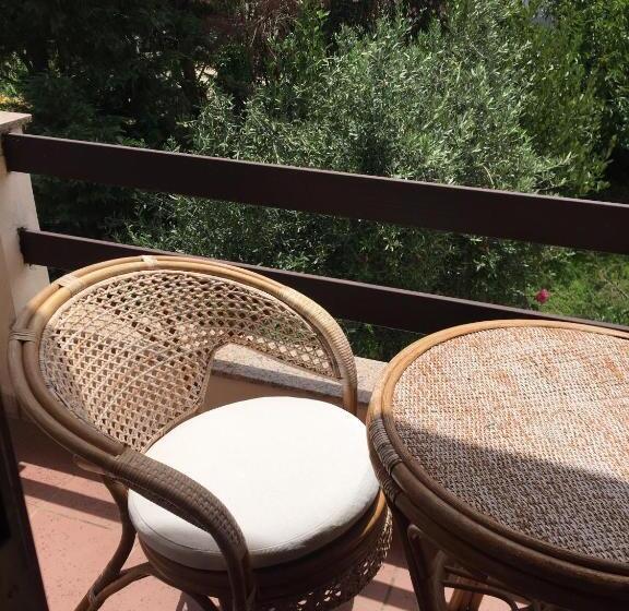 Номер Deluxe, La Ginestra Chia B&b
