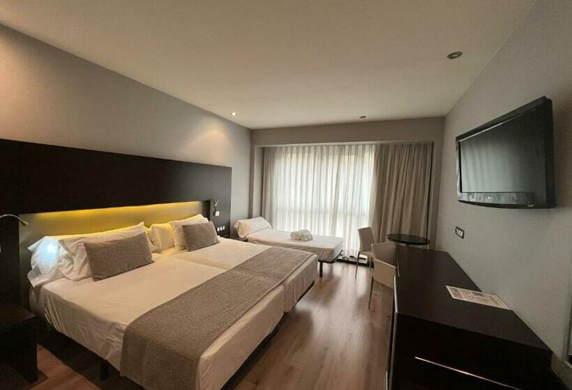 스탠다드 트리플 룸, Turia Granada
