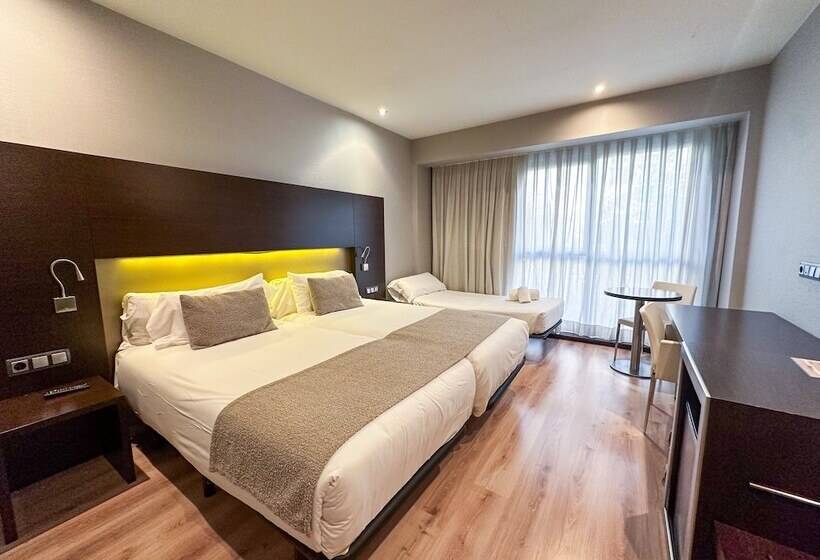 스탠다드 트리플 룸, Turia Granada