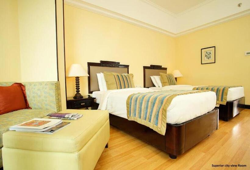 Номер Superior Вид на Город, Vivanta Ernakulam, Marine Drive