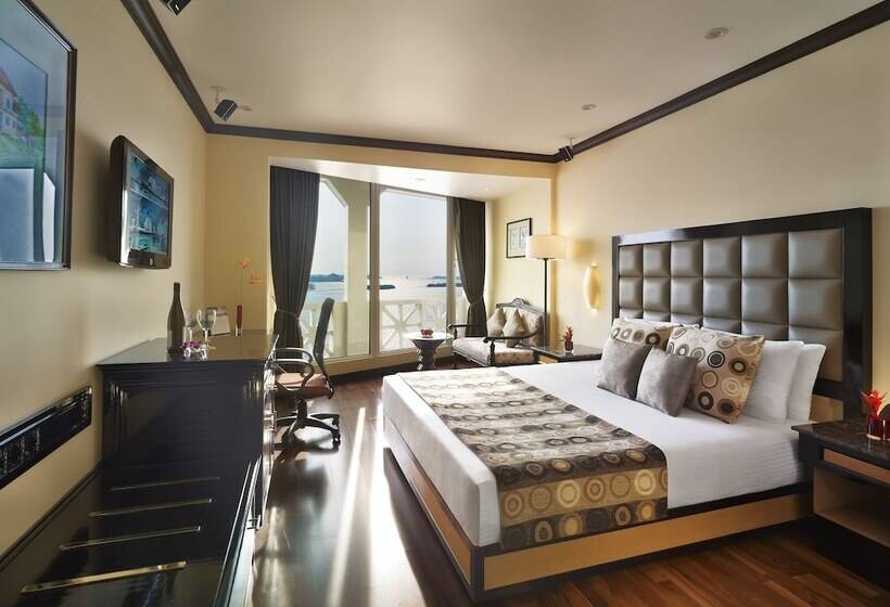 Номер Superior с Видом, Vivanta Ernakulam, Marine Drive
