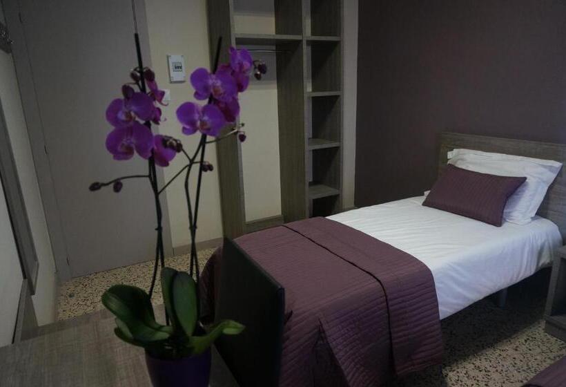 标准单人间共用浴室, Hostal Fonda Montserrat