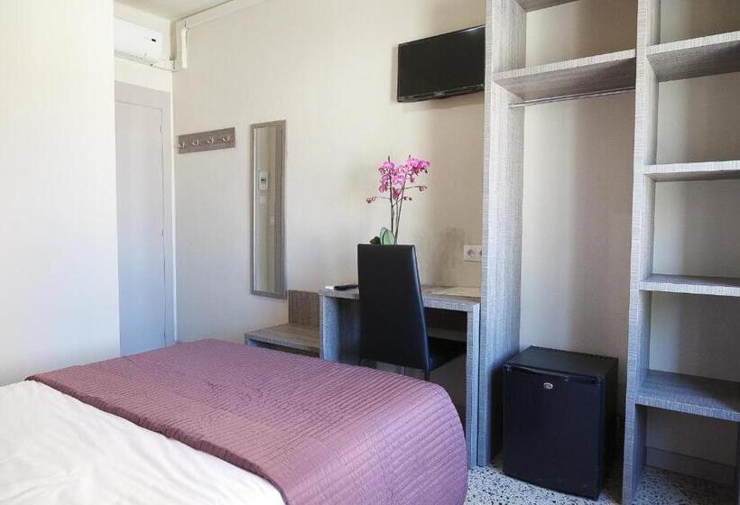 基本三人间, Hostal Fonda Montserrat