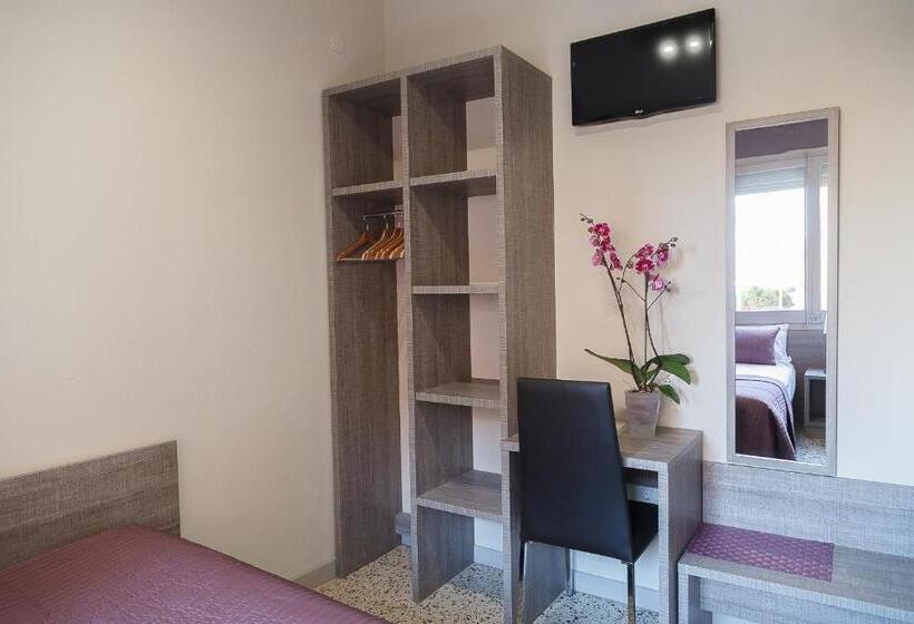 经典四人房间, Hostal Fonda Montserrat
