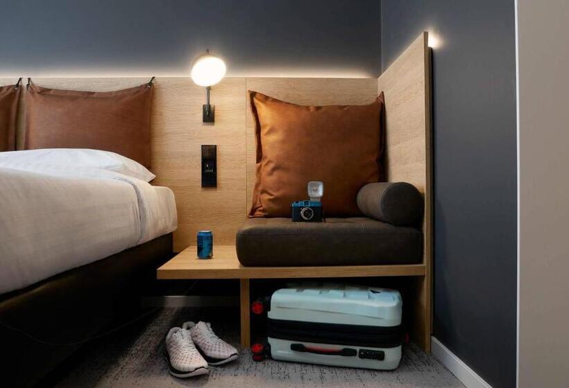 Номер Стандарт, Moxy Milton Keynes