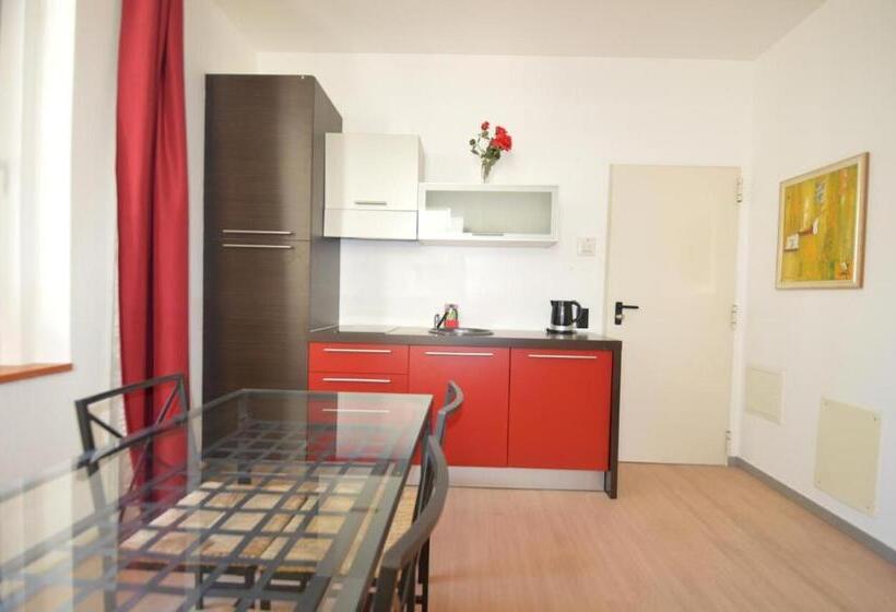 Студия Deluxe, Guesthouse University By Lr   Self Check In