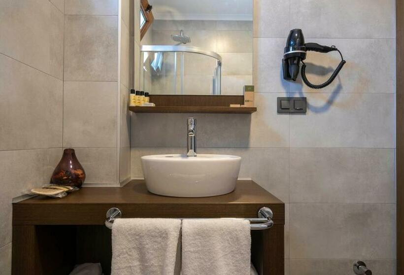 Номер Стандарт с Балконом, West House Exclusive