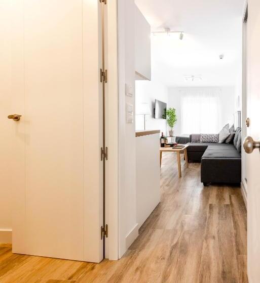 스탠다드 스튜디오, Apartamentos Toboso Plaza