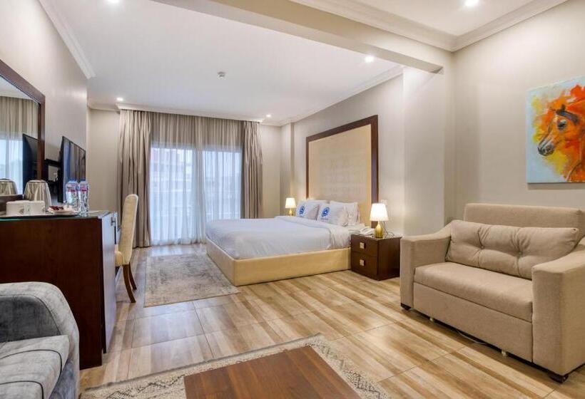 Suite Familiar, Mamlouk Pyramids