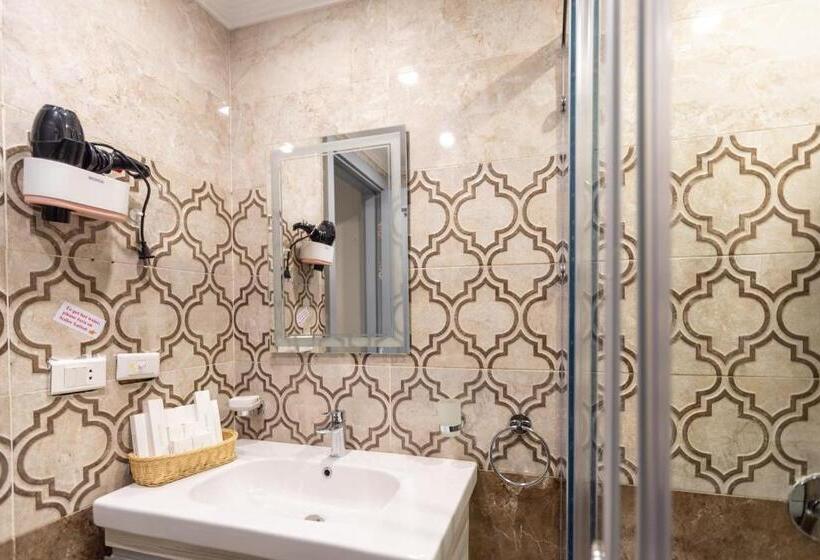 Suite Familiar, Mamlouk Pyramids