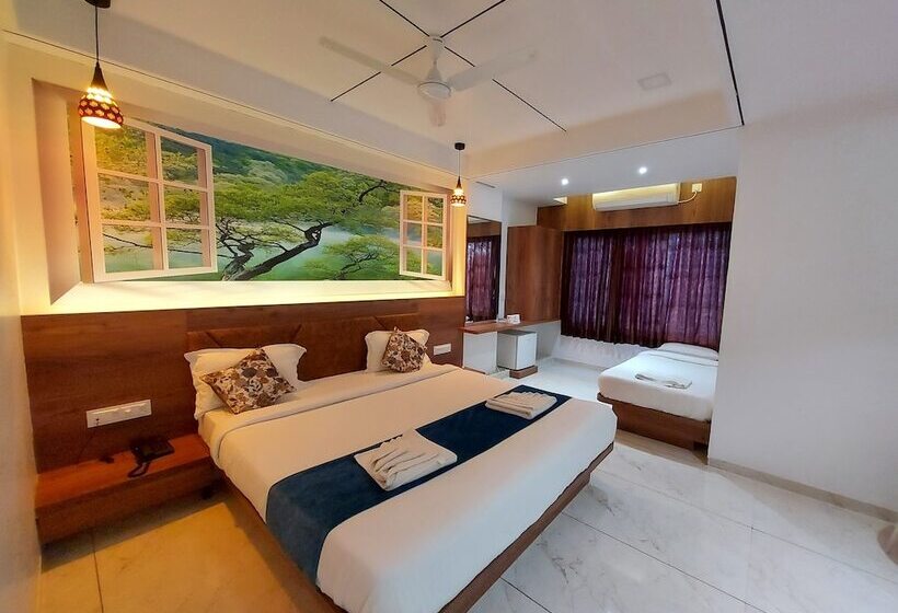 Номер Стандарт Трехместный, The Grand Piano   Best Business Hotel In Patan