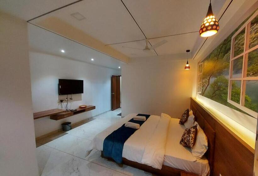 Номер Стандарт Трехместный, The Grand Piano   Best Business Hotel In Patan