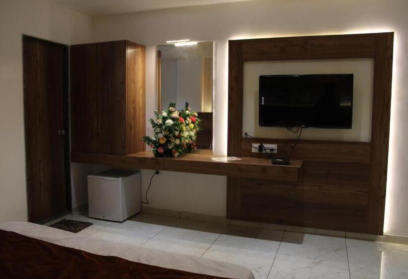 家庭间, The Grand Piano   Best Business Hotel In Patan