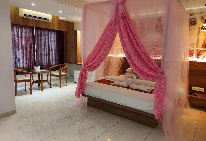 Люкс Кровать Кинг, The Grand Piano   Best Business Hotel In Patan