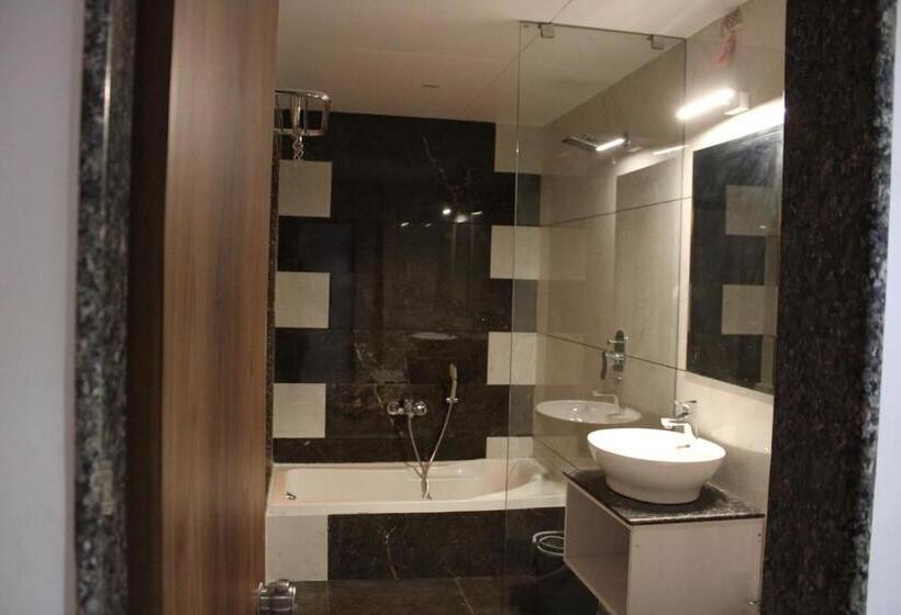 Люкс Кровать Кинг, The Grand Piano   Best Business Hotel In Patan