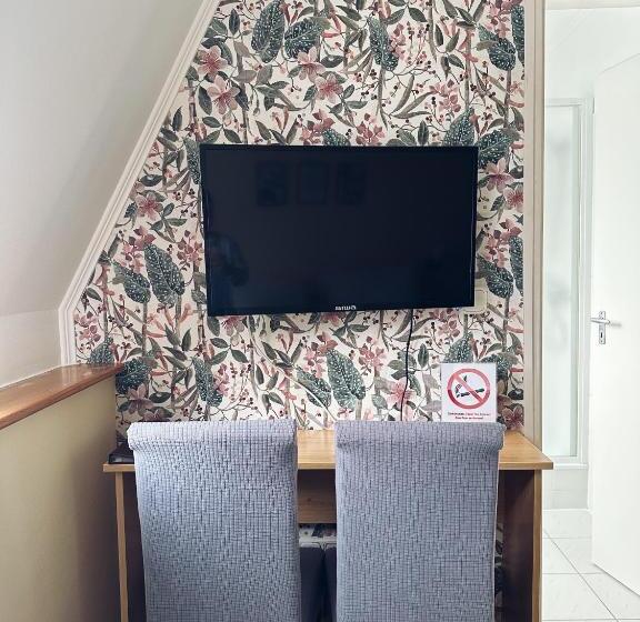 Номер Deluxe, Regia Panzió