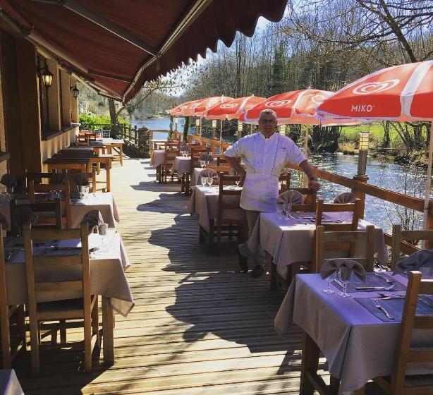패밀리 룸, Restaurant Les Gorges De Chouvigny