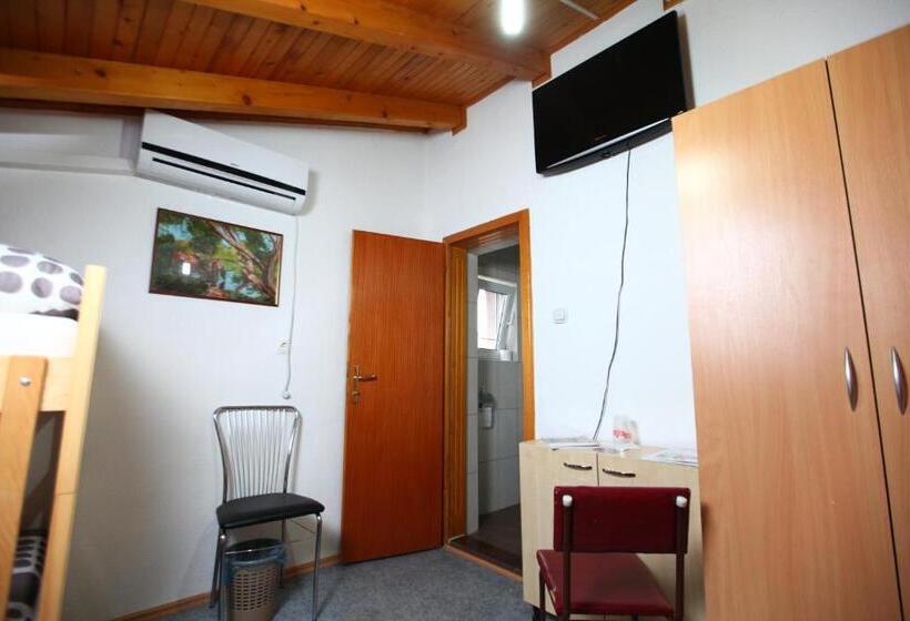اتاق لوکس, Hostel Cuba