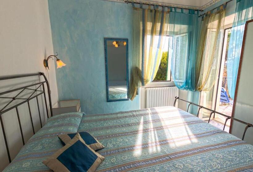 اتاق استاندارد سه تخته با بالکن, Camere Alisa