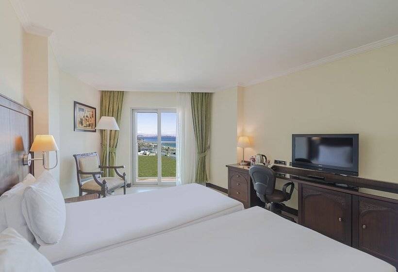 اتاق اساندارد با چشم‌انداز جانبی به دریا, Crowne Plaza Antalya, An Ihg