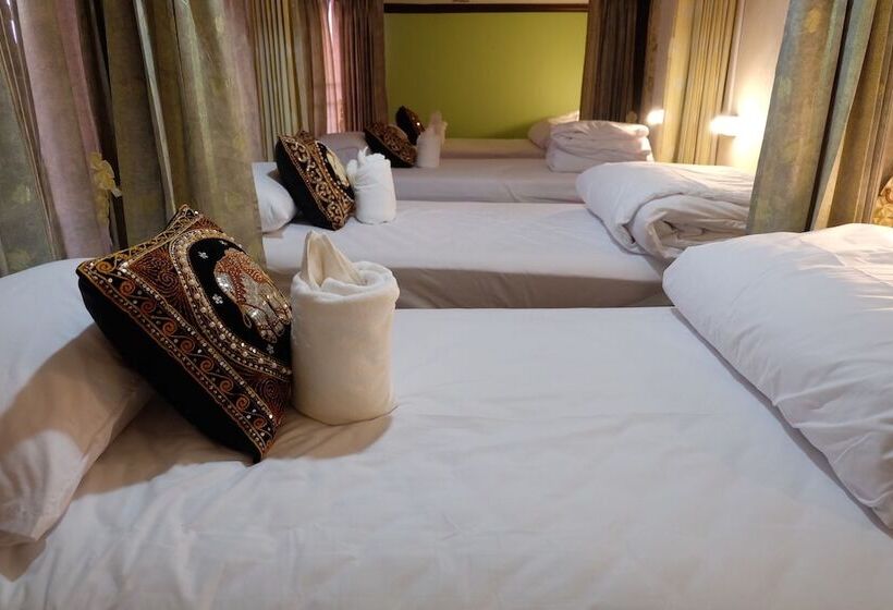 Кровать в Общей Комнате, Starbright Court   Hostel