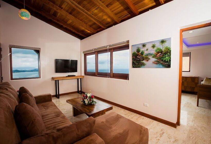 Вилла 3 Спальни с Бассейном, Sandalwood Luxury Villa Resort