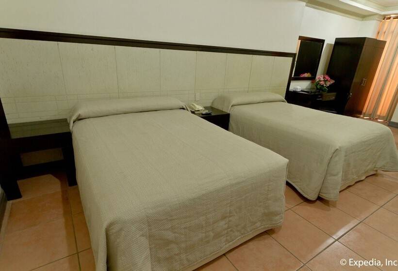 Deluxe Rum, Crown Regency Residences   Cebu