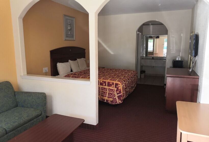 חדר סטנדרט מותאם לאדם עם מוגבלויות, Scottish Inn & Suites Iah West