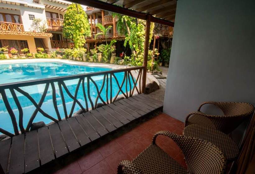 풀장 전망 디럭스 룸, Red Coconut Beach Hotel Boracay