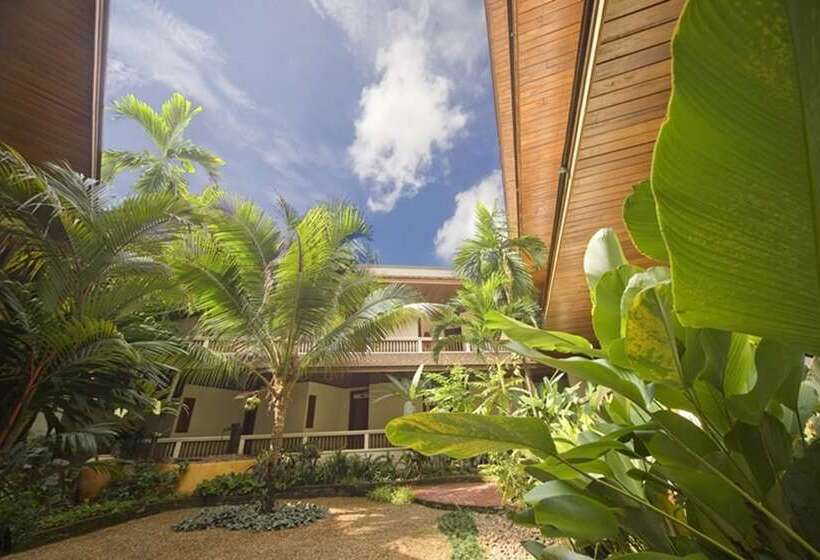 اتاق خانوادگی, Thai House Beach Resort