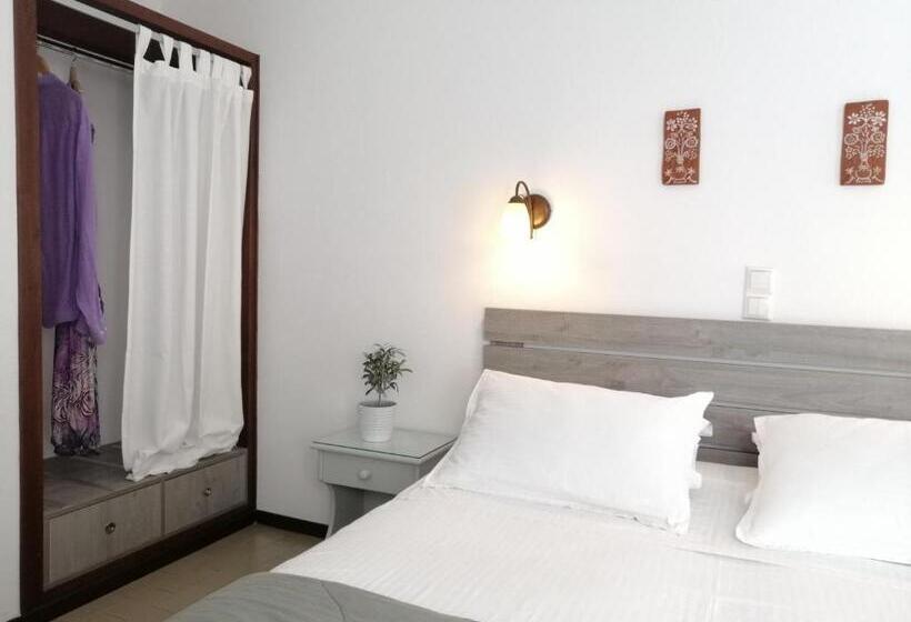 Номер Стандарт Боковой Вид на Море, Christina Hotel, Adults Only, Heated Salt Water Pool