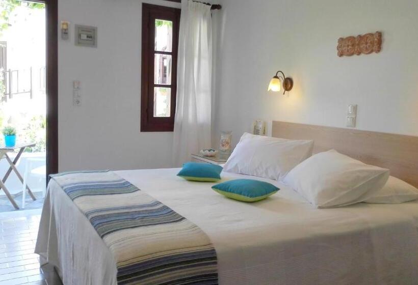 Номер Стандарт с Террасой, Christina Hotel, Adults Only, Heated Salt Water Pool