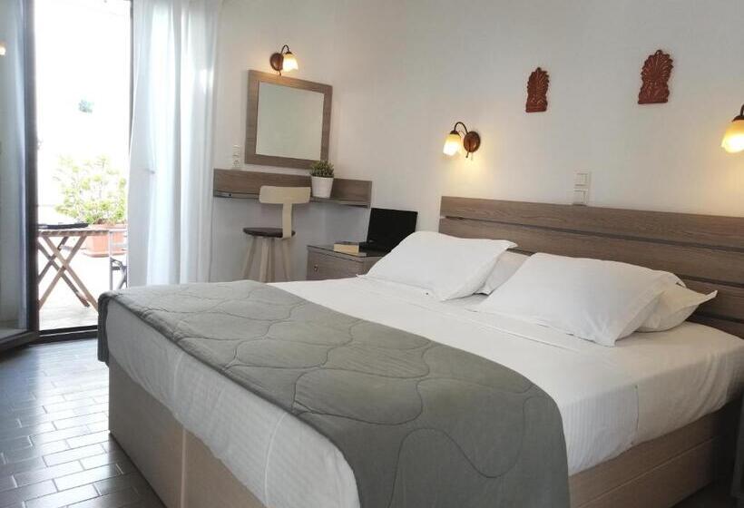 Номер Стандарт с Террасой, Christina Hotel, Adults Only, Heated Salt Water Pool