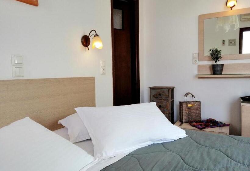Номер Стандарт Вид на Бассейн, Christina Hotel, Adults Only, Heated Salt Water Pool