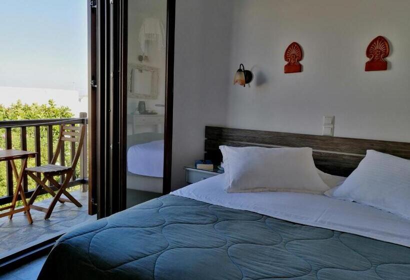 Номер Стандарт Вид на Бассейн, Christina Hotel, Adults Only, Heated Salt Water Pool