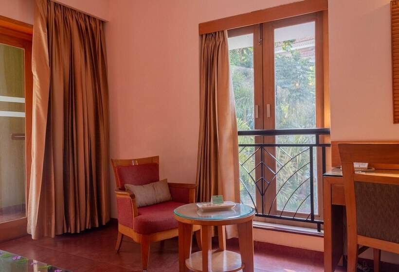 Люкс Вид на Бассейн, Doubletree By Hilton Hotel Goa   Arpora   Baga