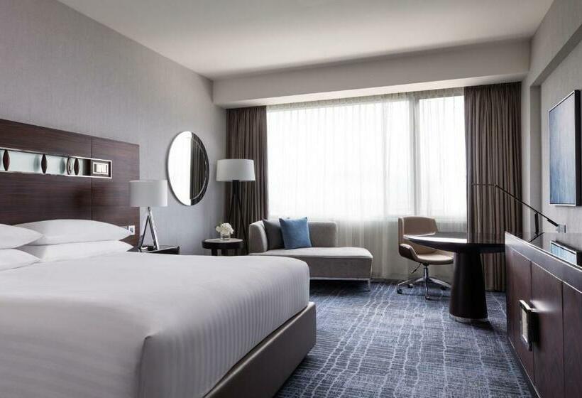 اتاق استاندارد با تخت بزرگ, Hong Kong Skycity Marriott
