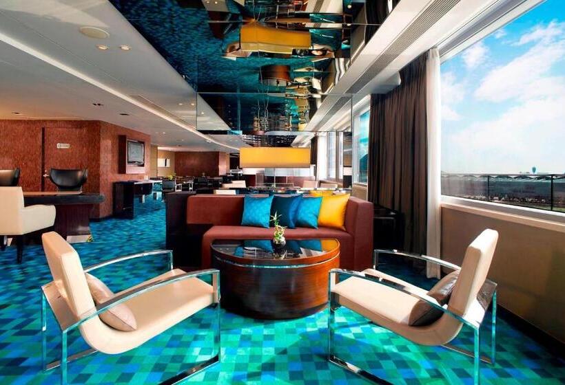 اتاق اجرایی با تخت بزرگ, Hong Kong Skycity Marriott
