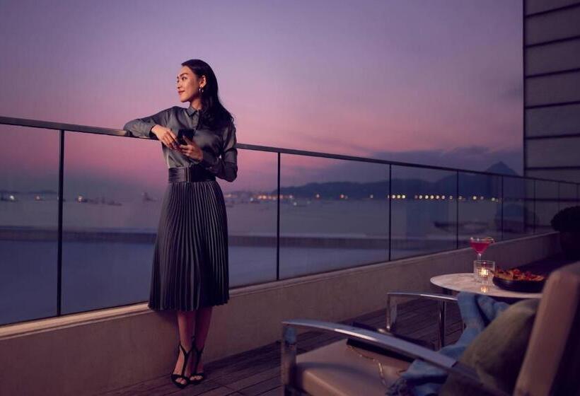 اتاق اجرایی با چشم‌انداز دریا, Hong Kong Skycity Marriott