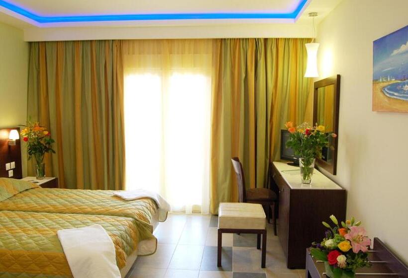 Номер Стандарт Трехместный, Majestic Hotel & Spa
